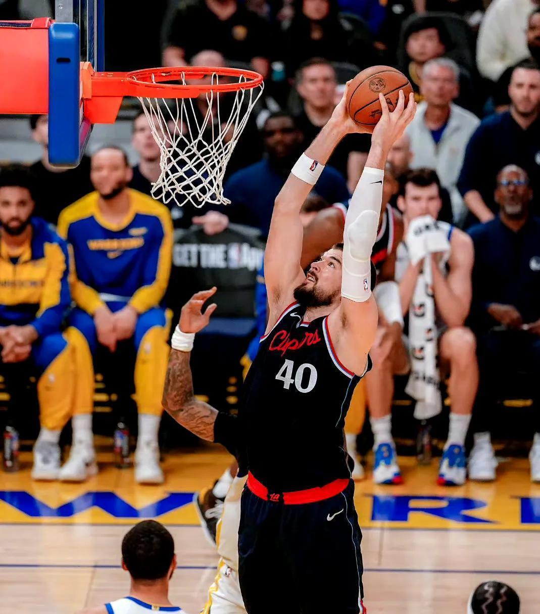 包含NBA常规赛加时末段再迎强敌；瓦伦西亚手感冰凉；主帅态度：震撼外界；赛程密集仍需轮换的词条