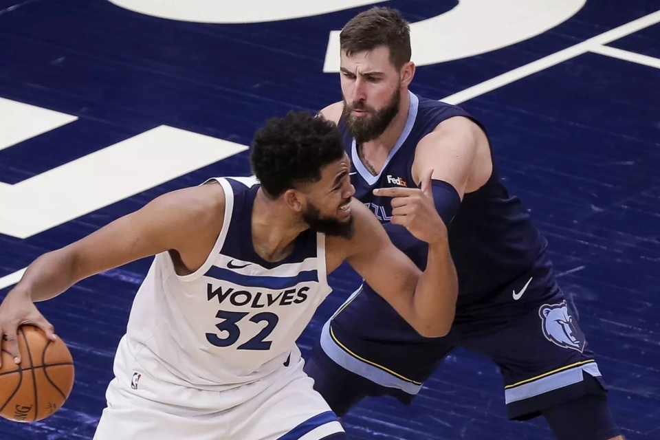 转折点浙江队临场应变;欧篮联赛后攻防权衡;引发热议;纪律约束更严格 转折点浙江队临场应变;欧篮联赛后攻防权衡;引发热议;纪律约束更严格