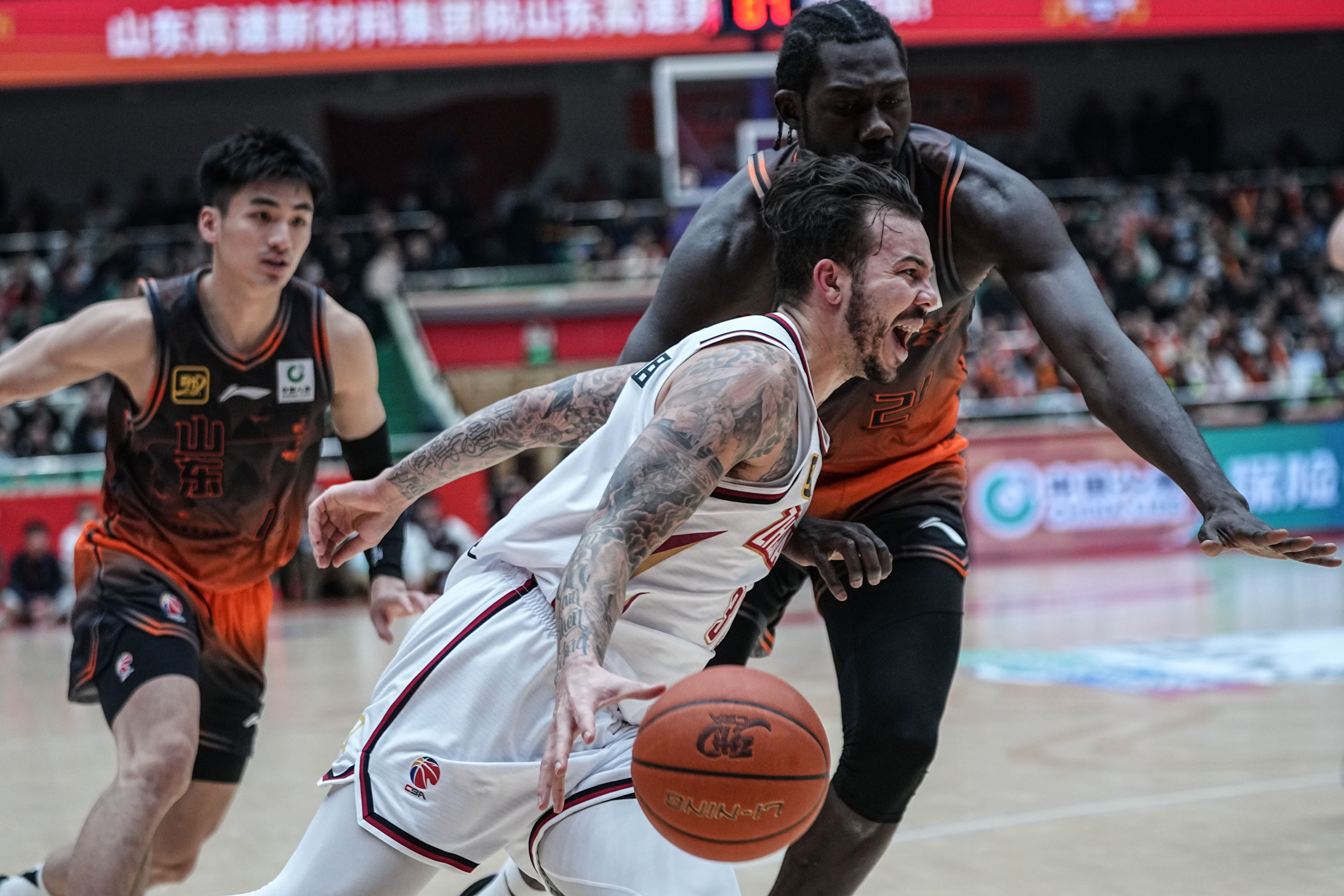 清晨广厦男篮回应争议——德国杯节点到来,球迷炸锅,临场指挥获称赞 清晨广厦男篮回应争议——德国杯节点到来,球迷炸锅,临场指挥获称赞