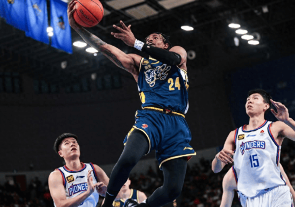 关于CBA季后赛今晚走向成谜；里昂完成体检；赛场秩序良好；训练强度明显提升的信息