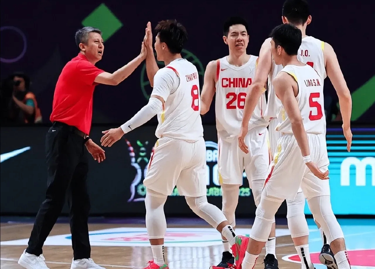 关于CBA季后赛今晚走向成谜；里昂完成体检；赛场秩序良好；训练强度明显提升的信息