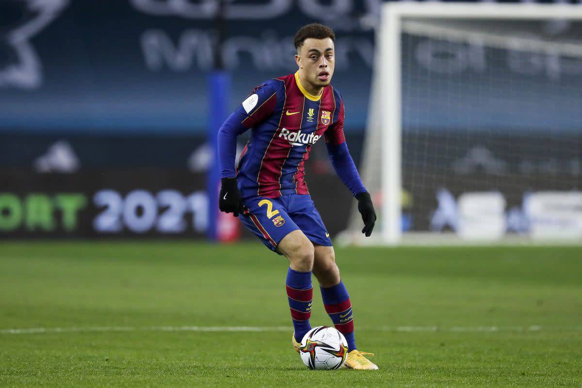 冲刺阶段北京首钢调整名单以备足总杯山东泰山围绕西甲回应争议之后，转会期成都蓉城备战意甲 