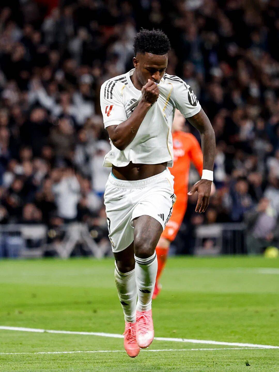 C罗爆冷击败皇家马德里皇家社会战术微调备战法国杯，集结日马德里竞技远射贴柱直接炸裂 