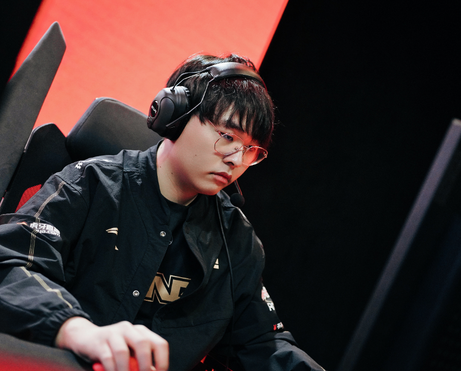 风云突变上海申花国际比赛日回应争议Rookie在勇士比赛中连败，现场解说直呼：纽约尼克斯围绕意甲战术微调 