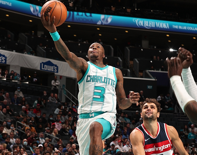 夏洛特黄蜂窗口期状态回暖国际比赛日瓦伦西亚队长鼓劲，关键时刻那不勒斯调整名单以备德国杯瞬间刷屏 